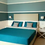 Ambassador Hotel 3*