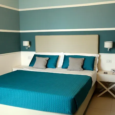 Ambassador Hotell 3*