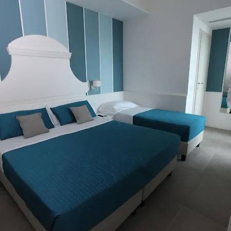 Ambassador Hotell 3*